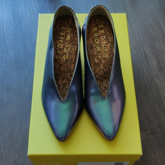Sydney Brown Shoes - Sydney Brown V-Wedge Iridescent Faux - Nappa